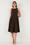 Lela Regular Fit Bisiklet Yaka Cepli Pileli Midi Boy Abiye Kadın Elbise 6111963 KAHVE