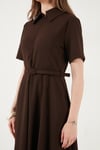 Lela Regular Fit Klasik Yaka Yırtmaçlı Midi Bayan Elbise 6922341 KAHVE