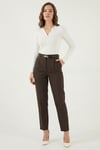 Lela Tapered Fit Yüksek Bel Daralan Paça Kemerli Havuç Bayan Pantolon 6923854 KAHVE