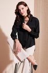 Lela V Yaka Çift Cepli Regular Fit Dokuma Bayan Gömlek 611GO00016 SİYAH