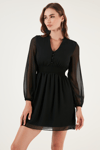 Lela V Yaka Regular Fit Gipeli Düğme Detaylı Şifon Mini Abiye Bayan Elbise 611EL01433 SİYAH