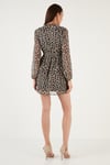 Lela V Yaka Regular Fit Gipeli Düğme Detaylı Şifon Mini Abiye Bayan Elbise 611EL01433 LEOPAR