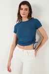 Lela Yanlardan Büzgülü Kısa Kollu Crop Kadın Bluz 5864010 İNDİGO