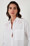 Lela Yıldız Desenli Brode Detaylı % 100 Pamuk Regular Fit Bayan Gömlek 51443901 BEYAZ
