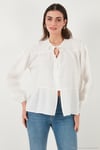 Oversize Fit Balon Kol Bağlamalı Yaka Detaylı Kadın Gömlek 6772618 BEYAZ