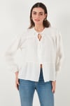 Oversize Fit Balon Kol Bağlamalı Yaka Detaylı Kadın Gömlek 6772618 BEYAZ