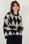 Oversize Fit Bisiklet Yaka Baklava Desenli Yumuşak Dokulu Kadın Kazak 4616223 LACİVERT