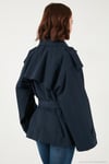 Oversize Fit Kruvaze Yaka Kuşaklı Düğmeli Kadın Trençkot 6839609 LACİVERT