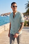 Pamuklu Keten Görünümlü Hakim Yaka Kısa Kol Erkek Gömlek CF21S113899 ELMA YEŞİLİ