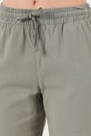 Pamuklu Normal Bel Regular Fit Düz Paça Kadın Pantolon 668YP42282S4 AÇIK HAKİ