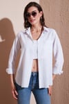 Pamuklu Regular Fit Cepli Kadın Gömlek CF25S16992 BEYAZ