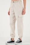 Pamuklu Standart Fit Normal Bel Lastikli Paça Kemerli Jogger Kadın Pantolon 668YP5045 TAŞ