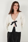 Premium Boncuk ve Fiyonk Detaylı Regular Fit V Yaka Triko Kadın Hırka 680HI00180 EKRU