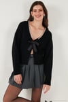 Premium Boncuk ve Fiyonk Detaylı Regular Fit V Yaka Triko Kadın Hırka 680HI00180 SİYAH