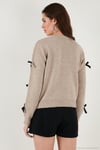 Premium Regular Fit Bisiklet Yaka Fiyonk Detaylı Triko Kadın Kazak 680KZ00155 VİZON