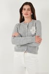Premium Tül Çiçek Detaylı Regular Fit Bisiklet Yaka Düğmeli Triko Kadın Hırka 680HI002421 GRİ