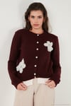 Premium Tül Çiçek Detaylı Regular Fit Bisiklet Yaka Düğmeli Triko Kadın Hırka 680HI002421 BORDO