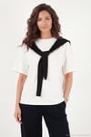 Rahat Kalıp Bisiklet Yaka Omuz Şal Detaylı Kadın T Shirt 5867044 EKRU-SİYAH