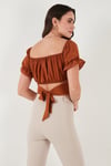 Regular Fit Madonna Yaka Bağlama Detaylı Crop Kadın Bluz 6527017 KAHVE