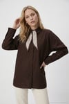 Relaxed Fit Fular Detaylı Klasik Yaka Göğüs Cepli Kadın Gömlek 6925427 KAHVE