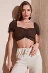 Slim Fit Büzgü Detaylı Kalp Yaka Crop Kadın Bluz 5865601 KAHVE