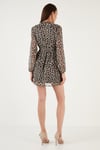 V Yaka Regular Fit Gipeli Düğme Detaylı Şifon Mini Abiye Kadın Elbise 611EL01433 LEOPAR