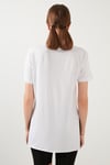 V Yaka Yırtmaç Detaylı % 100 Pamuk Kadın T Shirt 5411062 BEYAZ