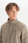 Wrangler Logolu Relaxed Fit Dik Yaka Erkek Mont W2520140 801 KOYU HAKİ