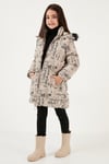 Yakası Suni Kürklü Yazı Baskılı Çıkarılabilir Kapüşonlu Peluş Astarlı Kışlık Kız Çocuk Mont 5761984 BEJ