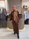 Dik yaka kuşaklı krep kumaş elbise kahve