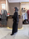 Dik yaka kuşaklı krep kumaş elbise siyah