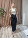 YANDAN BAĞLAMALI YIRTMAÇLI KETEN ETEK - SİYAH