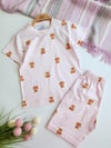 Çizgili Ayıcık Desenli Şortlu Pijama Takımı
