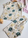 Fil Desenli Şortlu Pijama Takımı