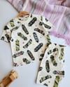Şortlu Kaykay Desenli Pijama Takımı