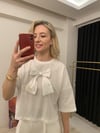 BEYAZ FİYONK DETAYLI TİŞÖRT