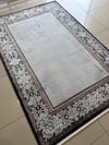Son Kalan Özel Parçalarİpek Halı Rivenna 18208 Modern Çerçeveli Gri Halı 160x230