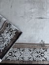 Son Kalan Özel Parçalarİpek Halı Rivenna 18208 Modern Çerçeveli Gri Halı 160x230
