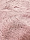 veloraVelora Serisi Pembe Oval Tavşan Peluş Halı – Ultra Yumuşak Kaymaz Taban Modern Peluş Halı