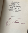 Ferit Edgü'den İmzalı, Eylülün Gölgesinde Bir Yazdı