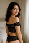Kadın Siyah Dantel Detaylı Transparan Crop Top