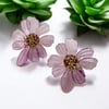  Mor Renk Akrilik Model Ortası Altın Kaplama Tomurcuk Model Çiçek Küpe En:5 Boy:5 cm