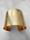 14K Altın Kaplama Desenli En:9 Cm Kelepçe Bileklik