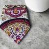 Beyaz Renk içi renkli desenli%100 koton Bandana