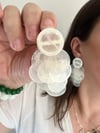 Beyaz Renk Sedefli Akrilik Sallantılı Model Küpe Uzunluk:7 cm