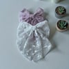 Beyaz ve Lila Renk Güpürlü Kuyruklu Model Klipsli Toka En:15 Boy:17 cm
