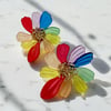 Çok Renkli Akrilik Model Ortası Altın Kaplama Tomurcuk Model Çiçek Küpe En:5 Boy:5 cm