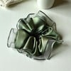 Haki Kenarları Tül  Scrunchie Büyük Boy Simit Toka