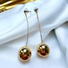 Kadın Gold Renk Zincir Alt Kısmı Sallantılı Gold Renk Topçuk Küpe