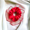 Kadın Kırmızı Renk Kenarları Siyah Tül Detaylı Scrunchie Büyük Boy Simit Toka